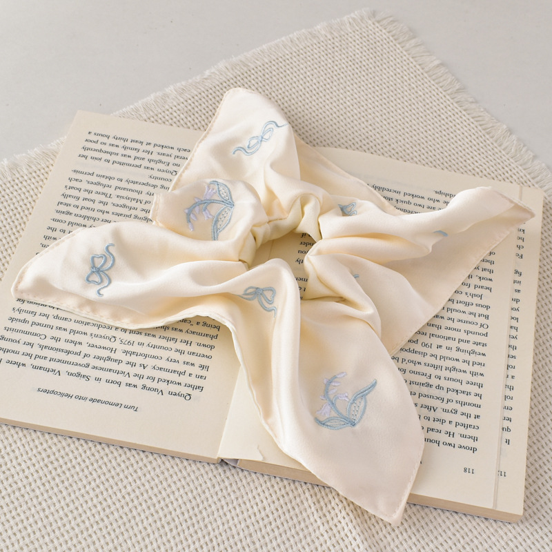 韩系蝴蝶结刺绣花朵缎面方巾大肠发圈高级感方形扎头发绳头绳发饰详情10