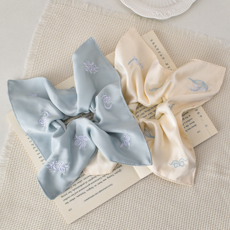 韩系蝴蝶结刺绣花朵缎面方巾大肠发圈高级感方形扎头发绳头绳发饰详情4