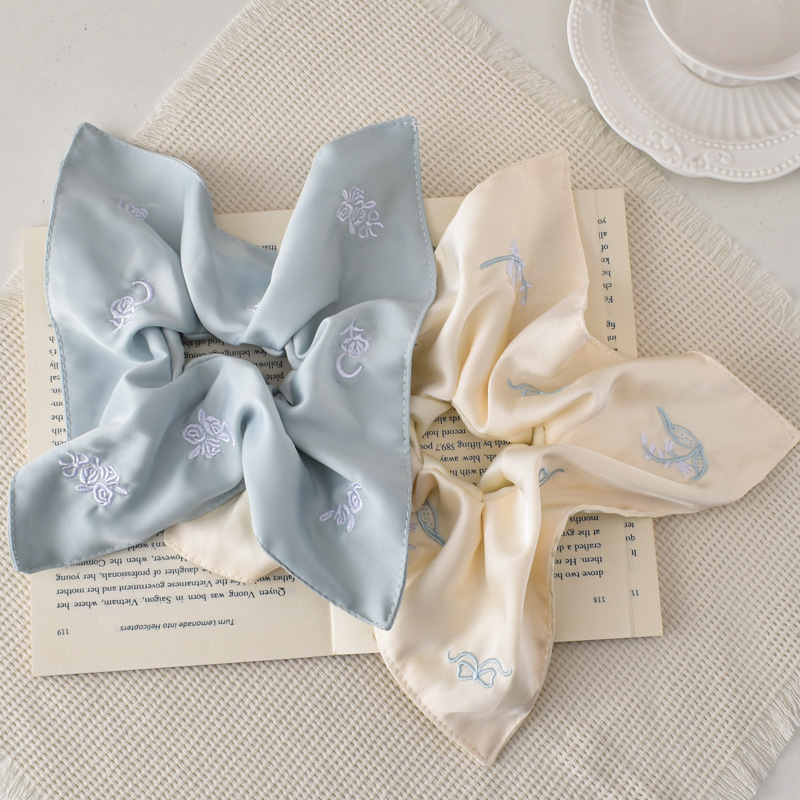 韩系蝴蝶结刺绣花朵缎面方巾大肠发圈高级感方形扎头发绳头绳发饰详情3