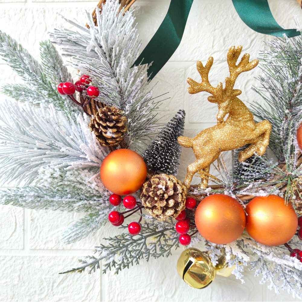 纵鸿跨境新品圣诞花环圣诞节鹿植绒花环圣诞球松果装饰墙挂门挂详情7