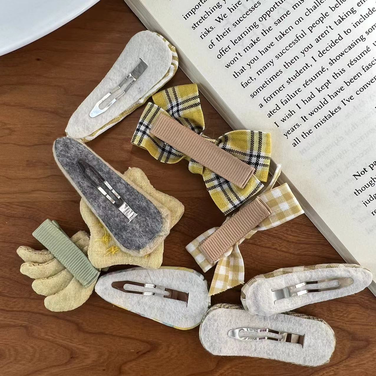 pom.kr 韩国风新款奶油色布艺女童蝴蝶结格子纯色发夹11bb夹创意饰品详情4