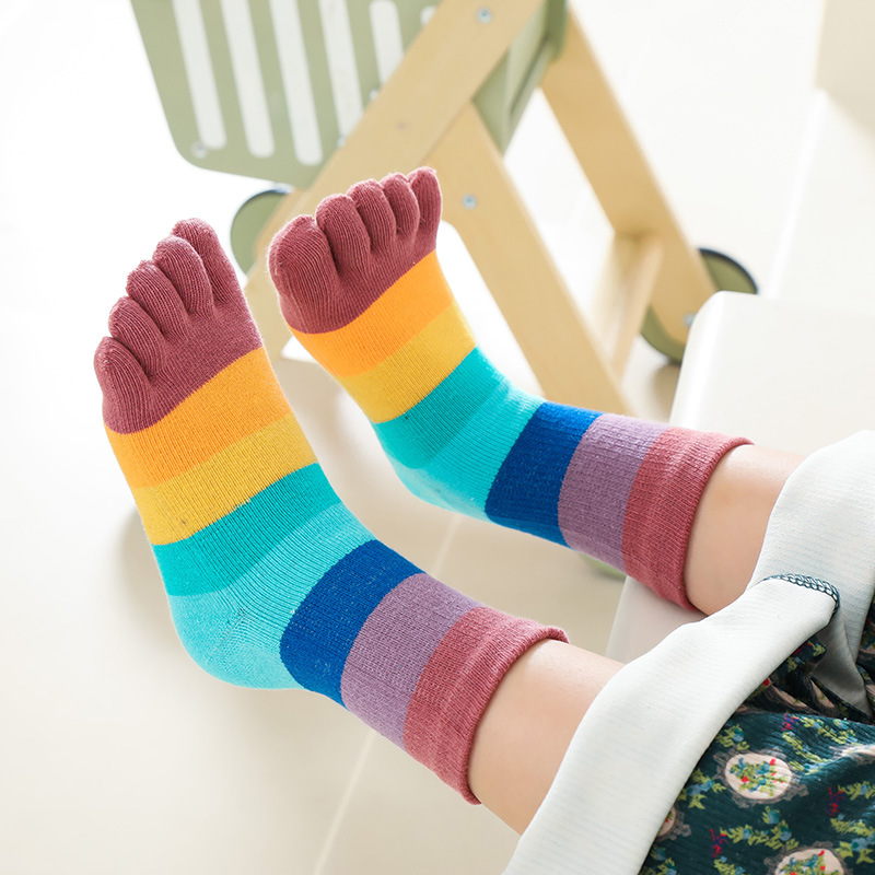 新款儿童彩虹条分指袜子 大小童中筒纯棉脚趾袜子详情图4