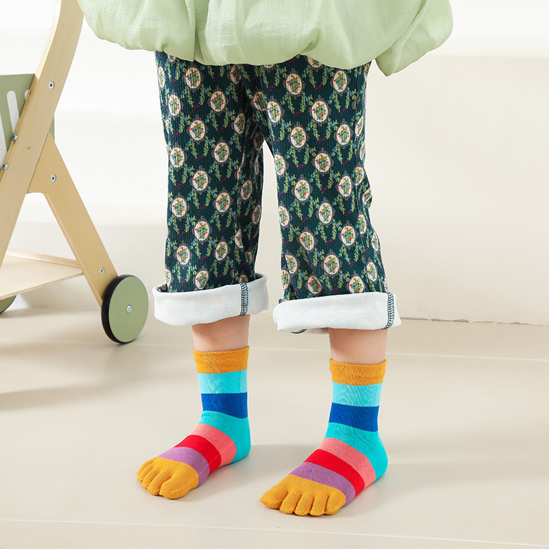 新款儿童彩虹条分指袜子 大小童中筒纯棉脚趾袜子详情图2