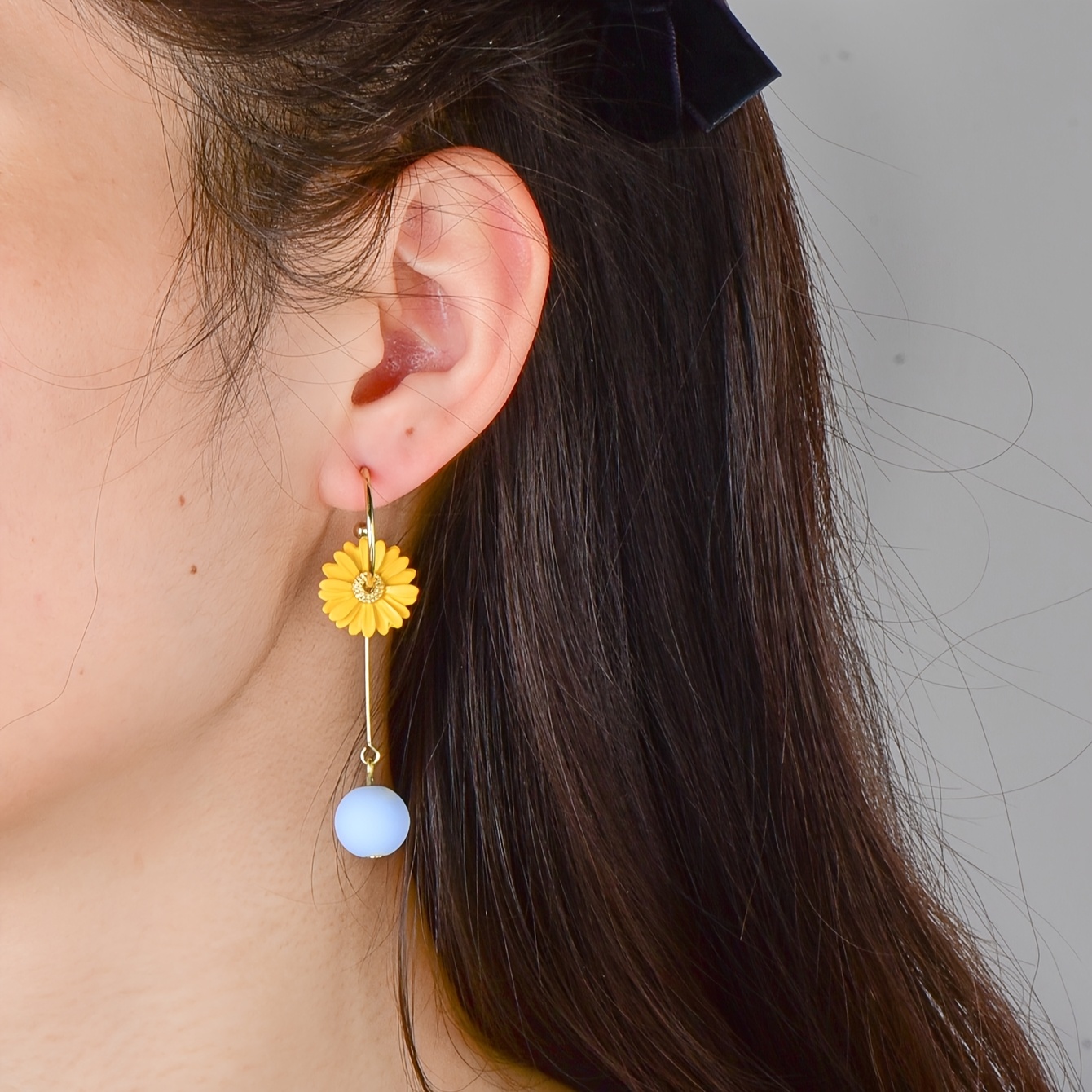 一对撞色花朵不对称女士垂坠耳环，可爱清新，适合参加派对，海边沙滩度假佩戴，送家人朋友成人礼物节日礼物详情图4