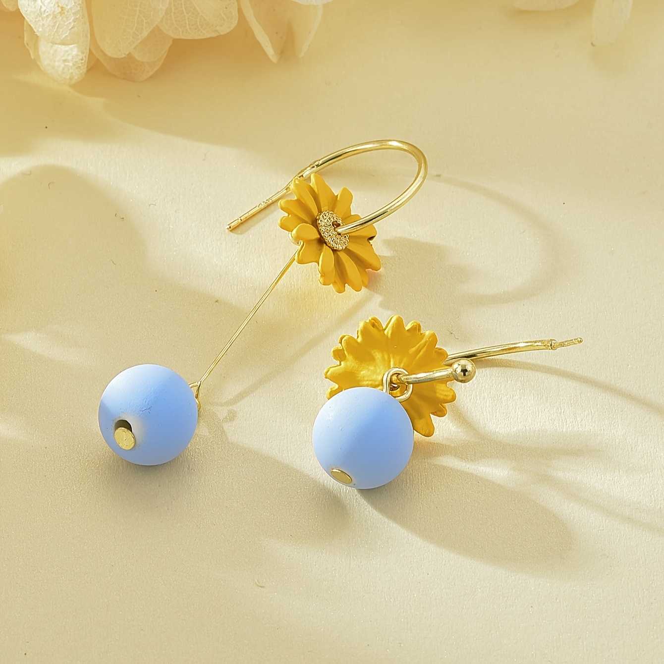 一对撞色花朵不对称女士垂坠耳环，可爱清新，适合参加派对，海边沙滩度假佩戴，送家人朋友成人礼物节日礼物详情图1