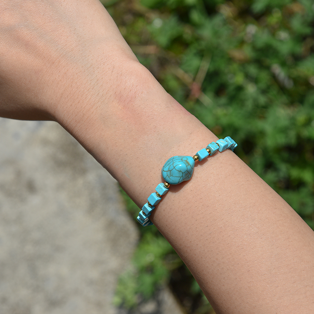 1件简约波西米亚风天然石女士手链，绿松石切面正方形手工串珠，适合日常逛街佩戴，送闺蜜和朋友的贴心礼物详情图1