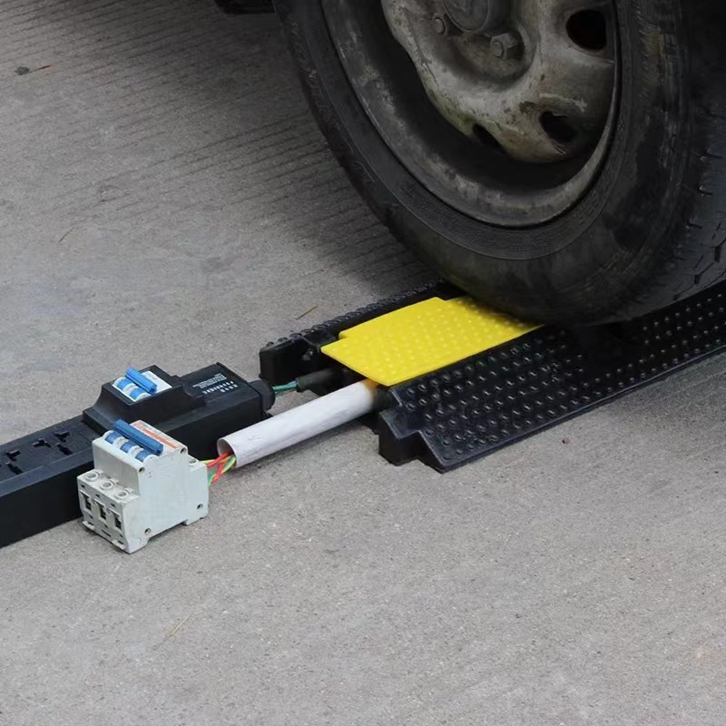  线槽减速带pvc室内外地面护线压线盖线板电缆保护槽橡胶过线槽板详情图4