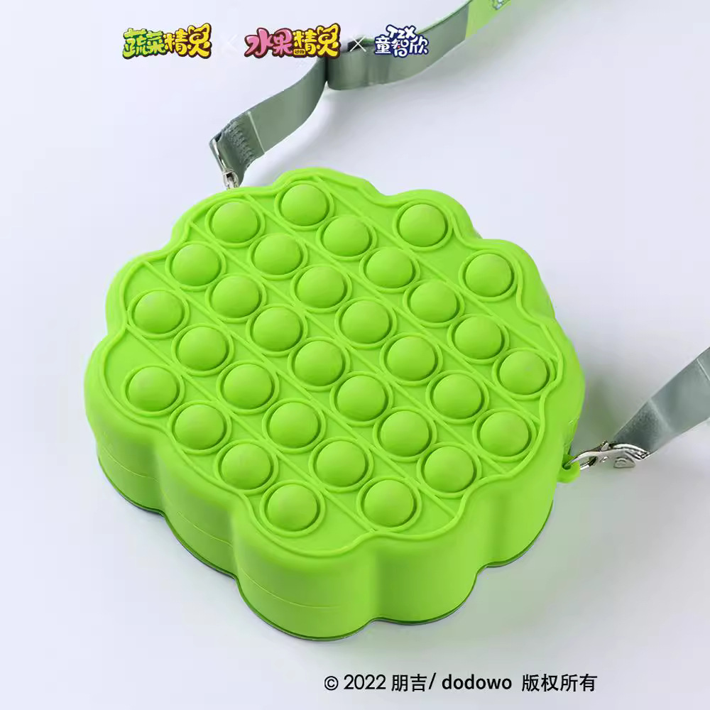童智欣正版菜狗儿童斜挎包小女孩可爱卡通硅胶按压零钱包解压玩具详情图5