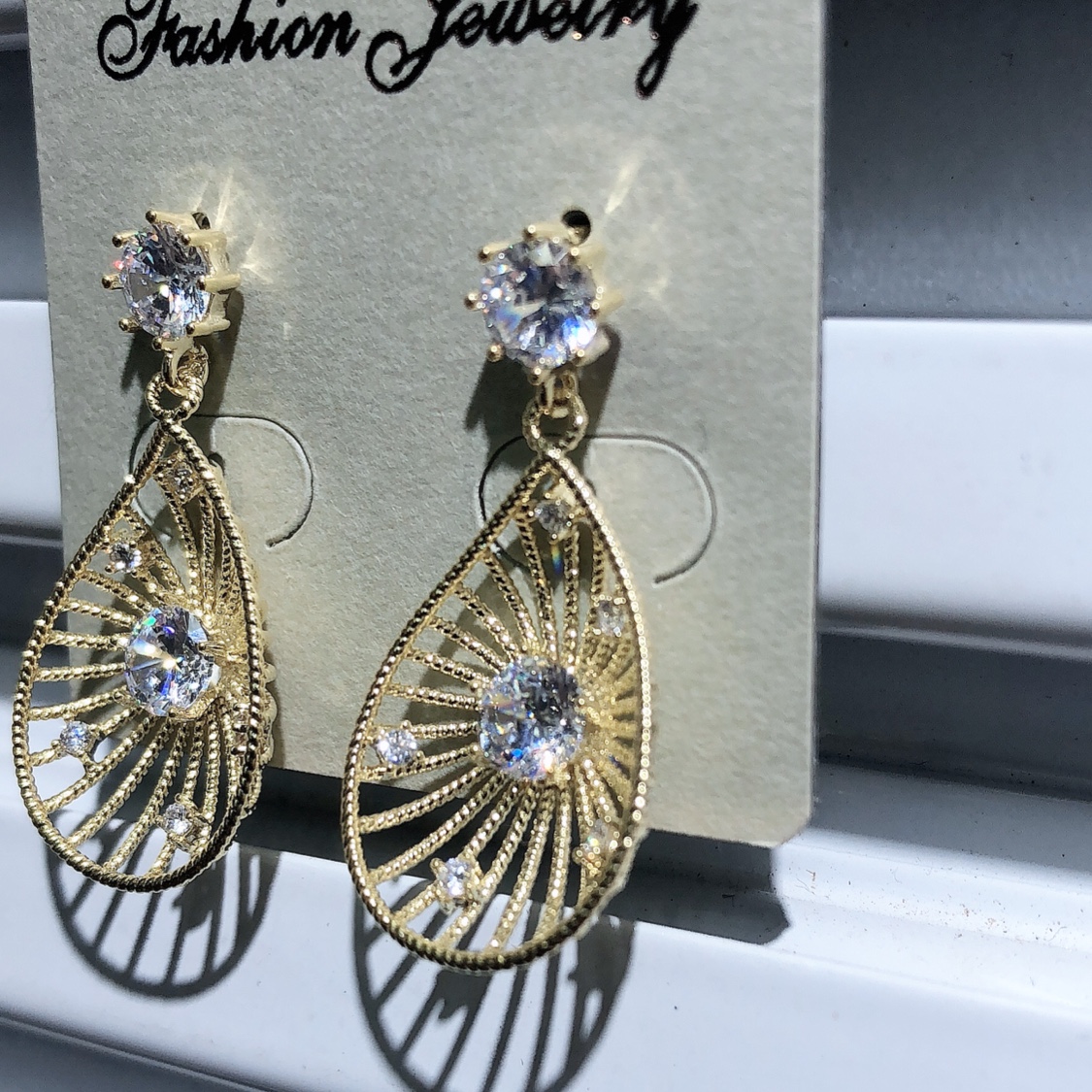 锆石耳环详情图2