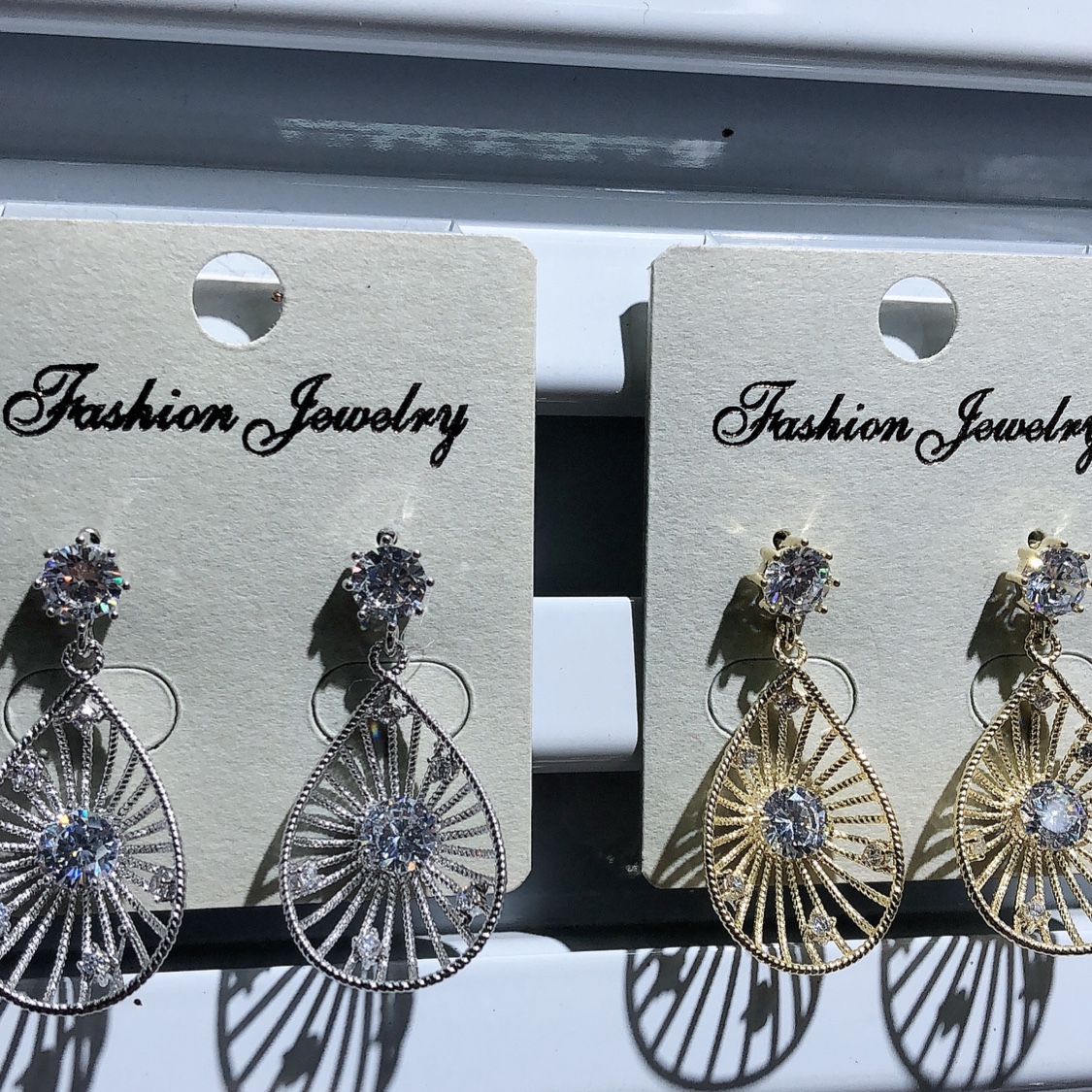 锆石耳环详情图3