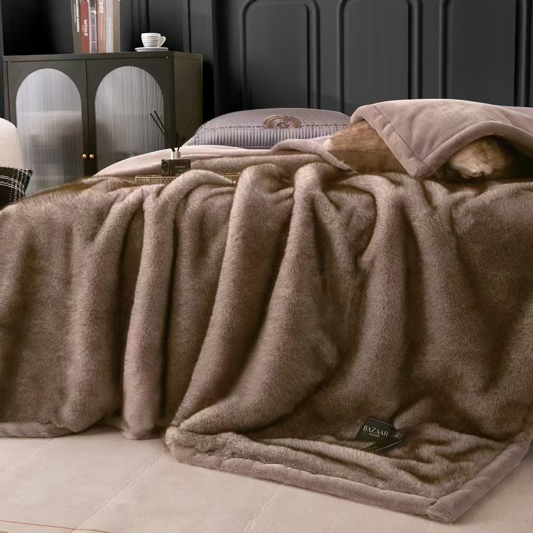 外贸跨境新款高端轻奢摩登·魅影重工双层柔暖贴肤毛毯详情图3