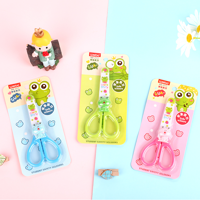 	 weibo炜搏可爱卡通小剪刀带保护套学生手工剪刀安全家用小剪子详情图1